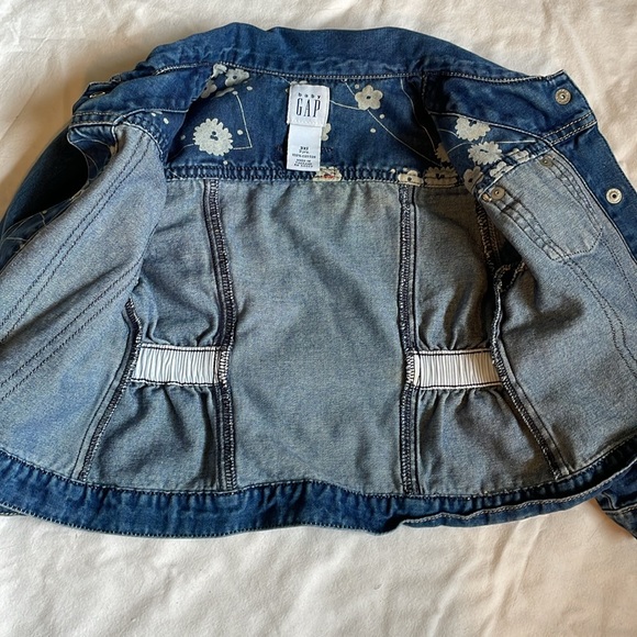 GAP Denim Jacket with Floral Design - Picture 4 of 7